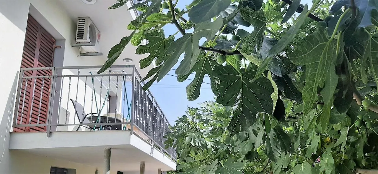Apartments Figos トロギール