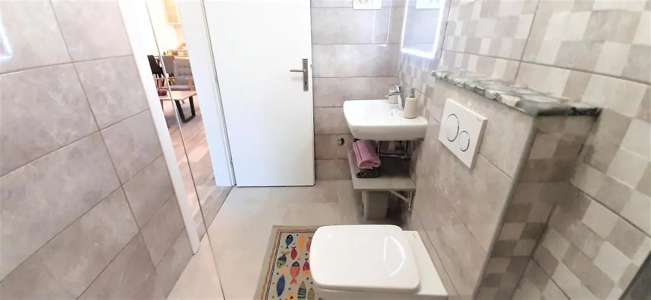 Apartments Figos トロギール