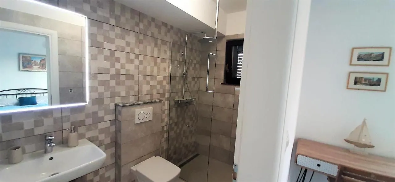 Apartments Figos トロギール